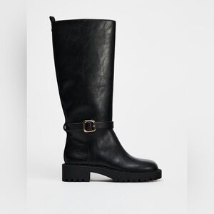 NWT. Zara Black Flat Lug Sole Ankle Boots. Size 5.